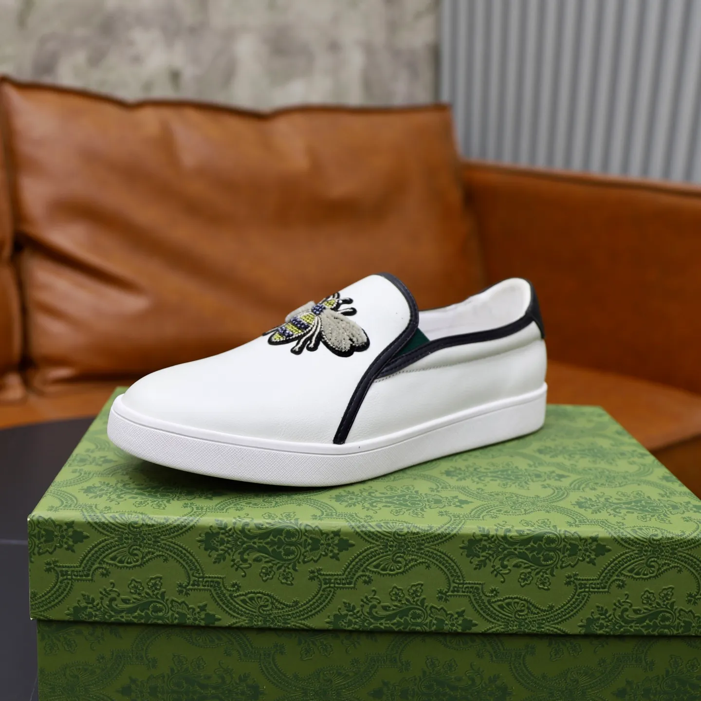 Ex-factory price: 440💰🙅‍♂️🙅‍♂️🙅‍♂️ Brand: Gucci GuCCI Standard code: 38-44 (45 customized) Grade: Same as the official website Material: Original leather splicing Comfortable and breathable pigskin lining Lightweight and wear-resistant sports outsole Style category: Men's fashionable casual shoes Running sneakers Distinguished luxury brand elements Top luxury Color: actual picture color